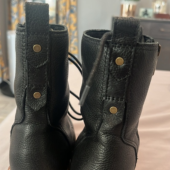 Crown Vintage lace up boots - Picture 8 of 9